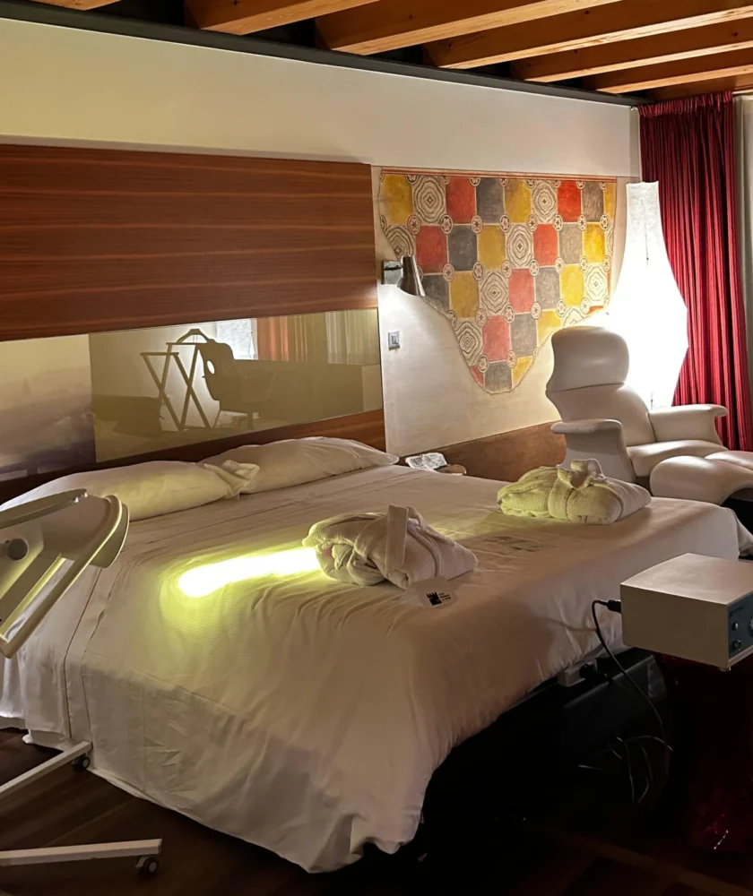 Arrangement of Light therapy and testing in the hotel room before the patients arrive complete view