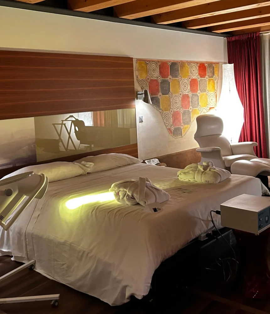 Arrangement of Light therapy and testing in the hotel room before the patients arrive complete view