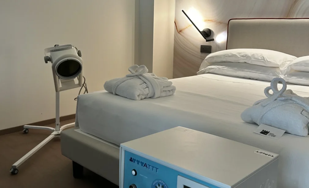 Arrangement of Light therapy and testing in the hotel room before the patients arrive